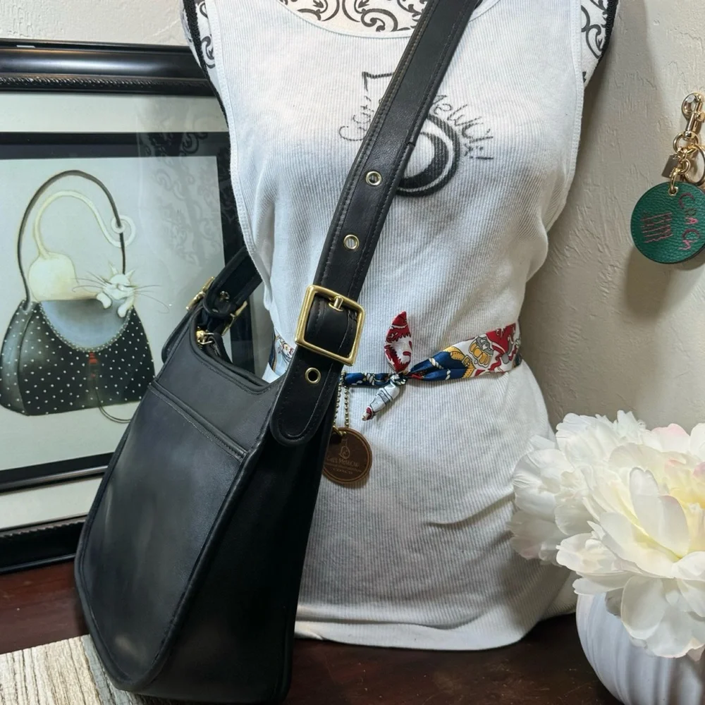 ❤️SOLD❤️Vintage Coach Navy Legacy Zip 9966 - Picture 6 of 11